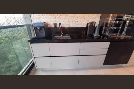Apartamento à venda com 184m², 3 quartos e 4 vagas Apartamento à venda com 184m², 3 quartos e 4 vagasVaranda da Cozinha