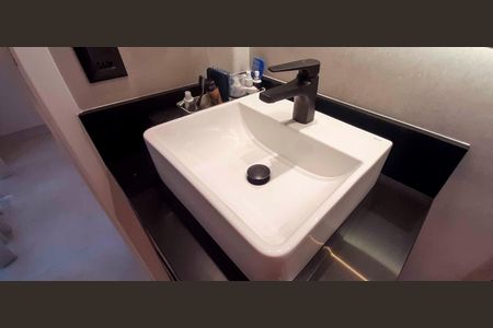 Apartamento à venda com 184m², 3 quartos e 4 vagas Apartamento à venda com 184m², 3 quartos e 4 vagasBanheiro da Suíte 2