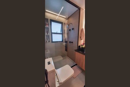 Apartamento à venda com 184m², 3 quartos e 4 vagas Apartamento à venda com 184m², 3 quartos e 4 vagasBanheiro da Suíte 1