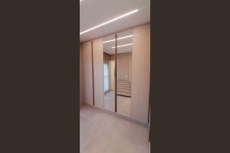 Apartamento à venda com 184m², 3 quartos e 4 vagas Apartamento à venda com 184m², 3 quartos e 4 vagasCloset da Suíte 2