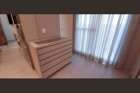 Apartamento à venda com 184m², 3 quartos e 4 vagas Apartamento à venda com 184m², 3 quartos e 4 vagasCloset da Suíte 2