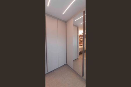 Apartamento à venda com 184m², 3 quartos e 4 vagas Apartamento à venda com 184m², 3 quartos e 4 vagasCloset da Suíte 1