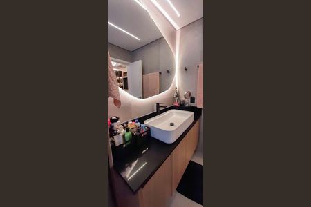 Apartamento à venda com 184m², 3 quartos e 4 vagas Apartamento à venda com 184m², 3 quartos e 4 vagasBanheiro da Suíte 1