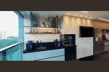 Apartamento à venda com 184m², 3 quartos e 4 vagas Apartamento à venda com 184m², 3 quartos e 4 vagasVaranda da Cozinha
