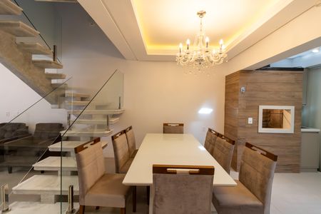 Casa de condomínio à venda com 200m², 4 quartos e 2 vagas Casa de condomínio à venda com 200m², 4 quartos e 2 vagasSala de Jantar