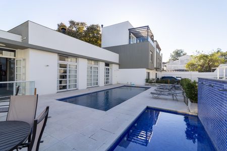 Casa de condomínio à venda com 200m², 4 quartos e 2 vagas Casa de condomínio à venda com 200m², 4 quartos e 2 vagasÁrea comum - Piscina