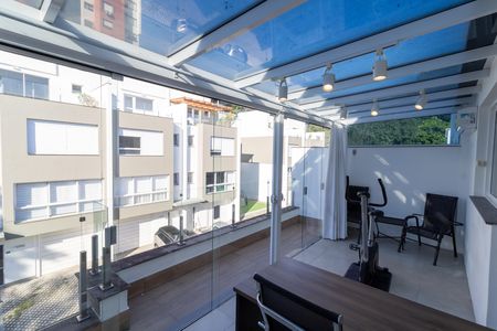 Casa de condomínio à venda com 200m², 4 quartos e 2 vagas Casa de condomínio à venda com 200m², 4 quartos e 2 vagasVaranda