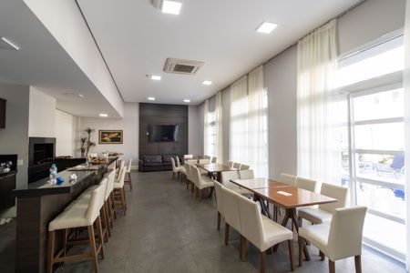 Casa de condomínio à venda com 200m², 4 quartos e 2 vagas Casa de condomínio à venda com 200m², 4 quartos e 2 vagasÁrea comum - Salão de festas