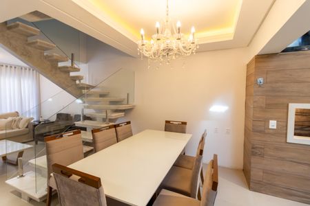 Casa de condomínio à venda com 200m², 4 quartos e 2 vagas Casa de condomínio à venda com 200m², 4 quartos e 2 vagasSala de Jantar