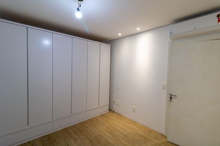 Casa de condomínio à venda com 200m², 4 quartos e 2 vagas Casa de condomínio à venda com 200m², 4 quartos e 2 vagasSuíte 2