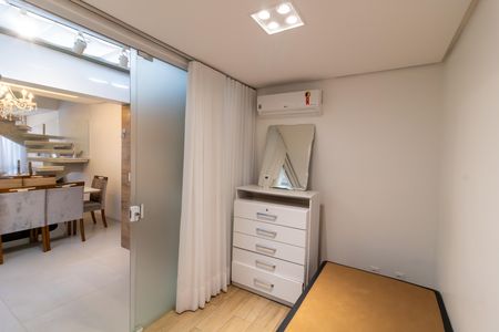 Casa de condomínio à venda com 200m², 4 quartos e 2 vagas Casa de condomínio à venda com 200m², 4 quartos e 2 vagasSuíte 1