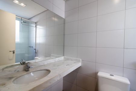 Casa de condomínio à venda com 200m², 4 quartos e 2 vagas Casa de condomínio à venda com 200m², 4 quartos e 2 vagasBanheiro da Suíte 2