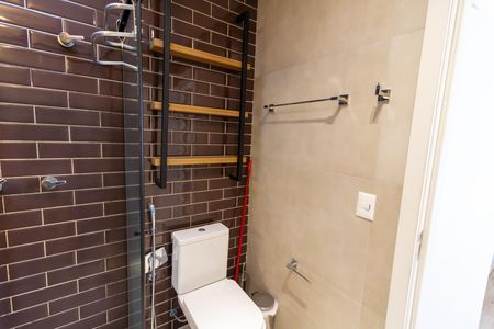 Casa de condomínio à venda com 200m², 4 quartos e 2 vagas Casa de condomínio à venda com 200m², 4 quartos e 2 vagasBanheiro da Suíte 4