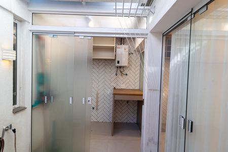 Casa de condomínio à venda com 200m², 4 quartos e 2 vagas Casa de condomínio à venda com 200m², 4 quartos e 2 vagasÁrea de Serviço