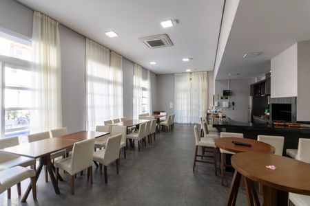 Casa de condomínio à venda com 200m², 4 quartos e 2 vagas Casa de condomínio à venda com 200m², 4 quartos e 2 vagasÁrea comum - Salão de festas