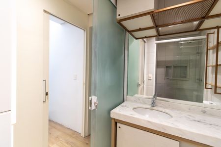 Casa de condomínio à venda com 200m², 4 quartos e 2 vagas Casa de condomínio à venda com 200m², 4 quartos e 2 vagasBanheiro da Suíte 3