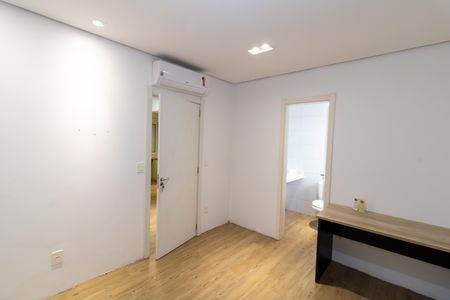 Casa de condomínio à venda com 200m², 4 quartos e 2 vagas Casa de condomínio à venda com 200m², 4 quartos e 2 vagasSuíte 2