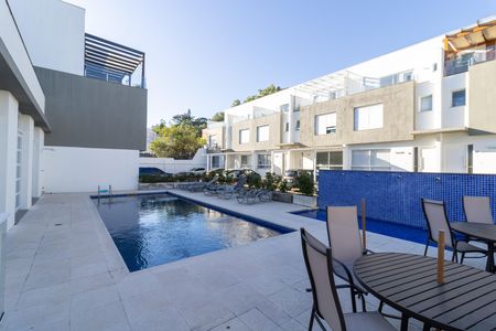 Casa de condomínio à venda com 200m², 4 quartos e 2 vagas Casa de condomínio à venda com 200m², 4 quartos e 2 vagasÁrea comum - Piscina