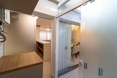 Casa de condomínio à venda com 200m², 4 quartos e 2 vagas Casa de condomínio à venda com 200m², 4 quartos e 2 vagasÁrea de Serviço