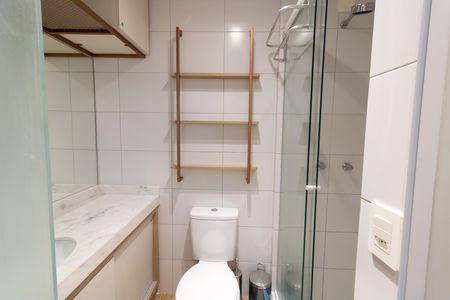 Casa de condomínio à venda com 200m², 4 quartos e 2 vagas Casa de condomínio à venda com 200m², 4 quartos e 2 vagasBanheiro da Suíte 3