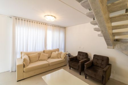 Casa de condomínio à venda com 200m², 4 quartos e 2 vagas Casa de condomínio à venda com 200m², 4 quartos e 2 vagasSala