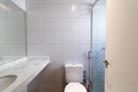 Casa de condomínio à venda com 200m², 4 quartos e 2 vagas Casa de condomínio à venda com 200m², 4 quartos e 2 vagasBanheiro da Suíte 2