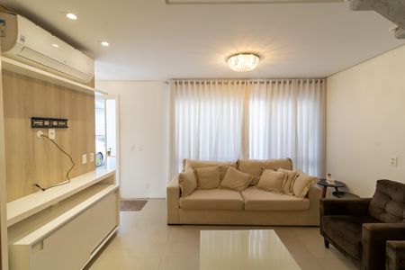 Casa de condomínio à venda com 200m², 4 quartos e 2 vagas Casa de condomínio à venda com 200m², 4 quartos e 2 vagasSala