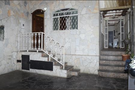 Casa para alugar com 158m², 2 quartos e 2 vagasFachada