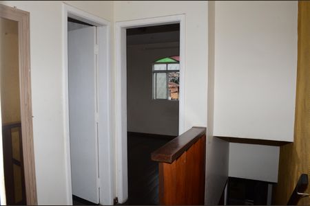 Casa para alugar com 158m², 2 quartos e 2 vagasEscada