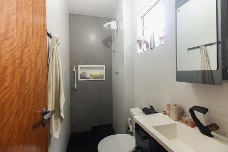 Banheiro  de apartamento à venda com 1 quarto, 33m² em Vila Carrão, São Paulo