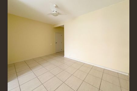 Sala de TV de apartamento para alugar com 3 quartos, 108m² em Cachoeira do Bom Jesus, Florianópolis