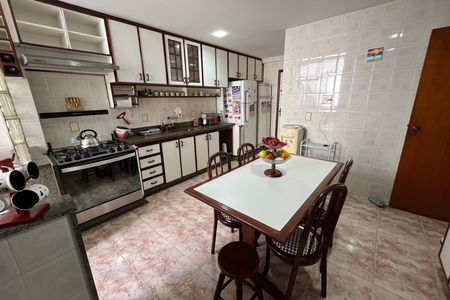 Apartamento à venda com 185m², 4 quartos e 2 vagasCozinha