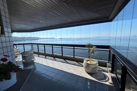 Apartamento à venda com 185m², 4 quartos e 2 vagasVaranda