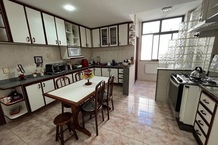Apartamento à venda com 185m², 4 quartos e 2 vagasCozinha