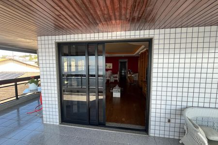 Apartamento à venda com 185m², 4 quartos e 2 vagasVaranda