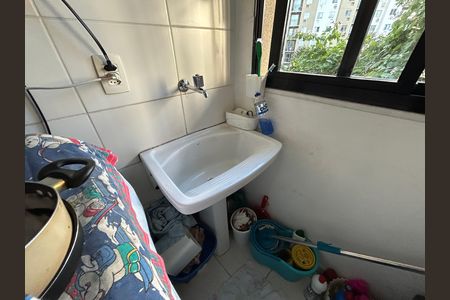 Apartamento à venda com 64m², 3 quartos e 1 vagaÁrea de Serviço