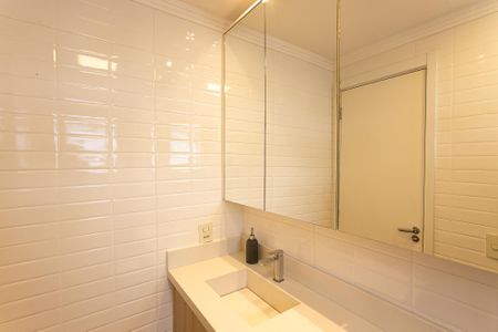 Apartamento à venda com 74m², 2 quartos e 1 vaga Apartamento à venda com 74m², 2 quartos e 1 vagaBanheiro da Suíte