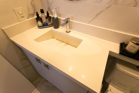 Apartamento à venda com 74m², 2 quartos e 1 vaga Apartamento à venda com 74m², 2 quartos e 1 vagaBanheiro