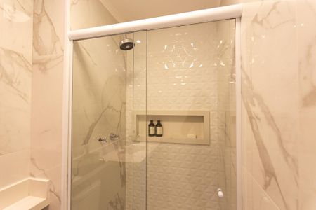 Apartamento à venda com 74m², 2 quartos e 1 vaga Apartamento à venda com 74m², 2 quartos e 1 vagaBanheiro