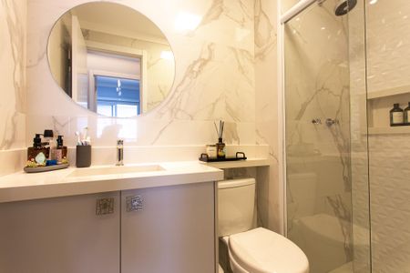 Apartamento à venda com 74m², 2 quartos e 1 vaga Apartamento à venda com 74m², 2 quartos e 1 vagaBanheiro