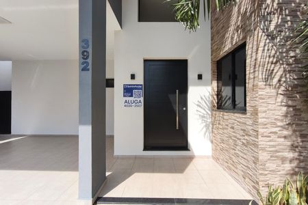Casa de condomínio para alugar com 212m², 3 quartos e 4 vagasPLACA INSTALADA NA FACHADA