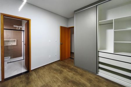 Casa de condomínio para alugar com 212m², 3 quartos e 4 vagasQuarto Suíte 2