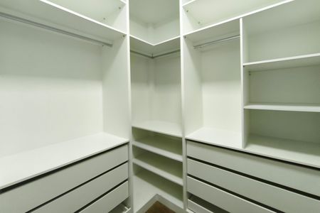 Casa de condomínio para alugar com 212m², 3 quartos e 4 vagasCloset Suíte 3