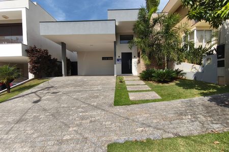 Casa de condomínio para alugar com 212m², 3 quartos e 4 vagasPLACA INSTALADA NA FACHADA