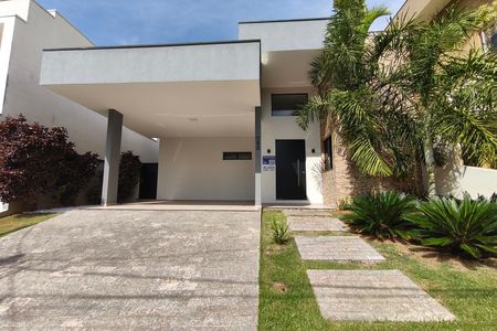 Casa de condomínio para alugar com 212m², 3 quartos e 4 vagasFachada
