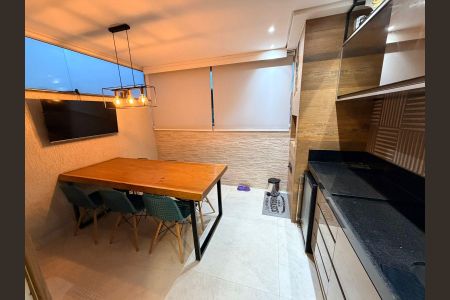 Apartamento à venda com 103m², 2 quartos e 3 vagas Apartamento à venda com 103m², 2 quartos e 3 vagasCozinha