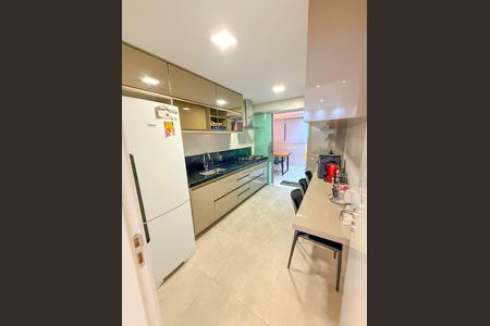 Apartamento à venda com 103m², 2 quartos e 3 vagas Apartamento à venda com 103m², 2 quartos e 3 vagasCozinha