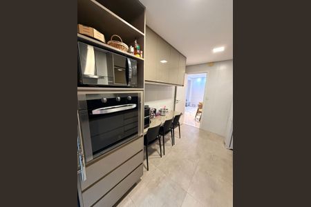 Apartamento à venda com 103m², 2 quartos e 3 vagas Apartamento à venda com 103m², 2 quartos e 3 vagasCozinha