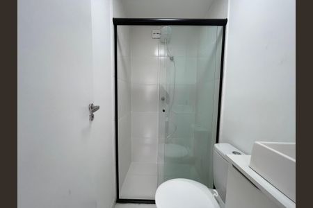 Banheiro de kitnet/studio para alugar com 1 quarto, 17m² em Ferreira, São Paulo