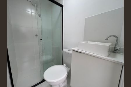 Banheiro de kitnet/studio para alugar com 1 quarto, 17m² em Ferreira, São Paulo